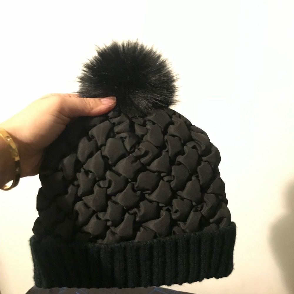 Beautiful hat - Picture 2 of 2